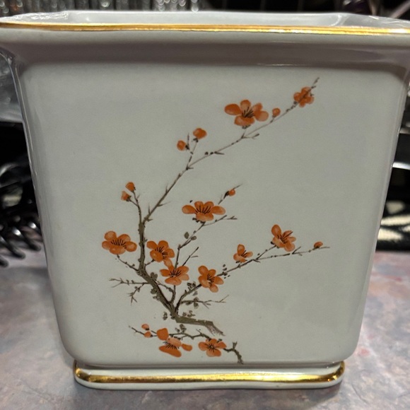 Hyalyn USA Ceramic Piece - Picture 3 of 5